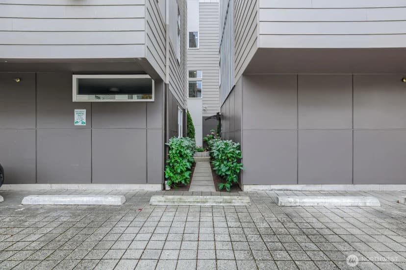 Property photo for 8761 15th Avenue Nw #b, Seattle photo 28