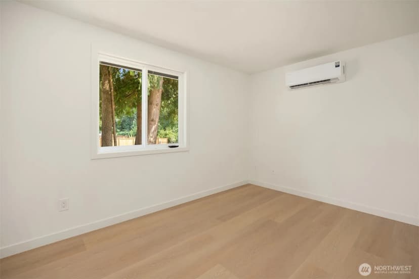 Property photo for 14205 77th Avenue Ne, Kirkland photo 4