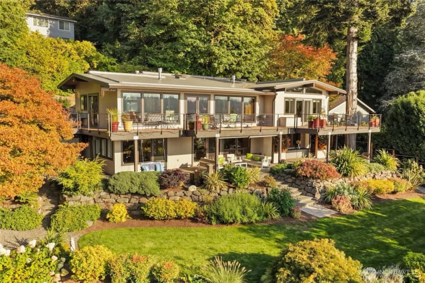 Property photo for 13210 Holmes Point Drive Ne, Kirkland