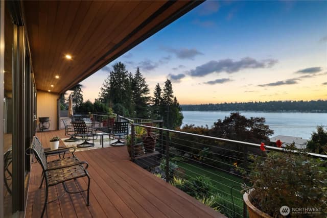 Property photo for 13210 Holmes Point Drive Ne, Kirkland photo 3