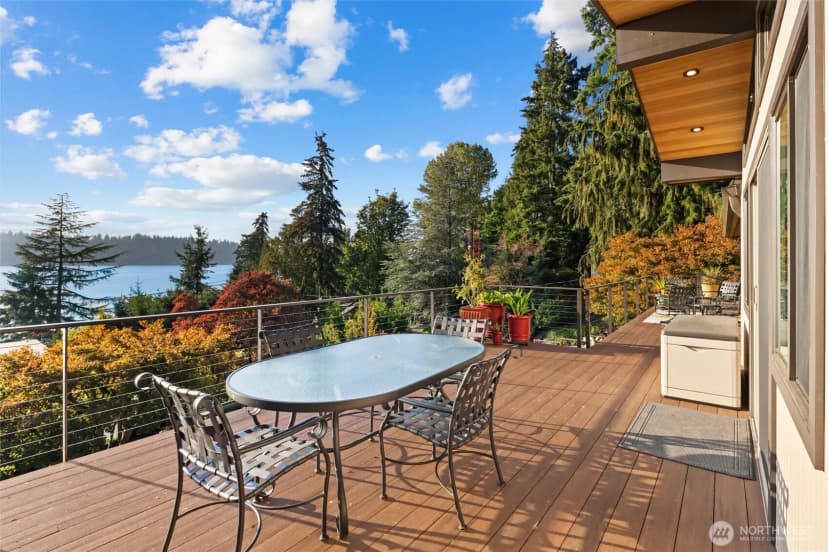 Property photo for 13210 Holmes Point Drive Ne, Kirkland photo 8