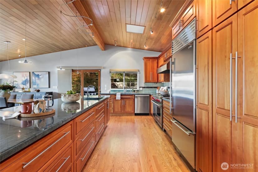 Property photo for 13210 Holmes Point Drive Ne, Kirkland photo 15