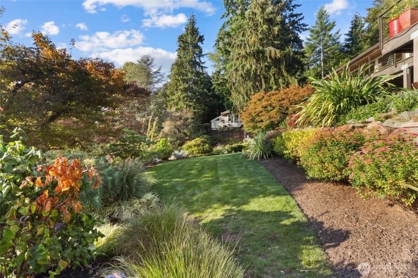 Property photo for 13210 Holmes Point Drive Ne, Kirkland photo 32