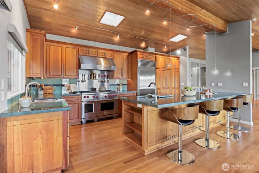 Property photo for 13210 Holmes Point Drive Ne, Kirkland photo 14