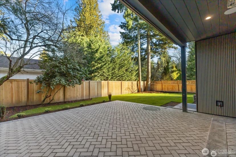 Property photo for 1020 107th #ave Se, Bellevue photo 32