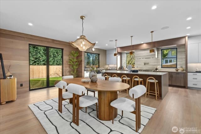 Property photo for 1020 107th #ave Se, Bellevue photo 4