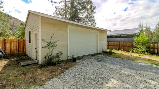 Property photo for 19510 215th Street E, Orting photo 3