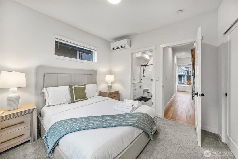 Property photo for 5240 Brooklyn Avenue #a, Seattle photo 18