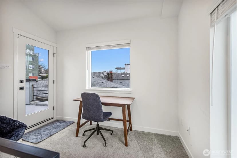 Property photo for 5240 Brooklyn Avenue #a, Seattle photo 9