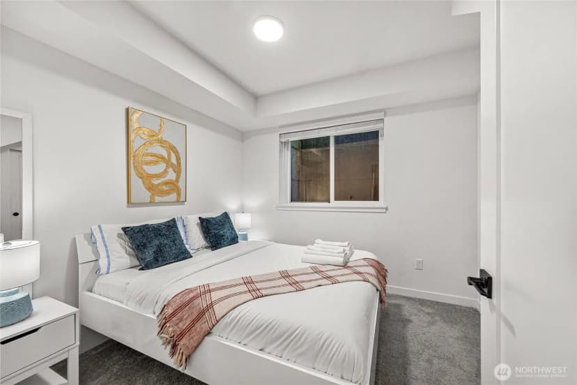 Property photo for 5240 Brooklyn Avenue #a, Seattle photo 8
