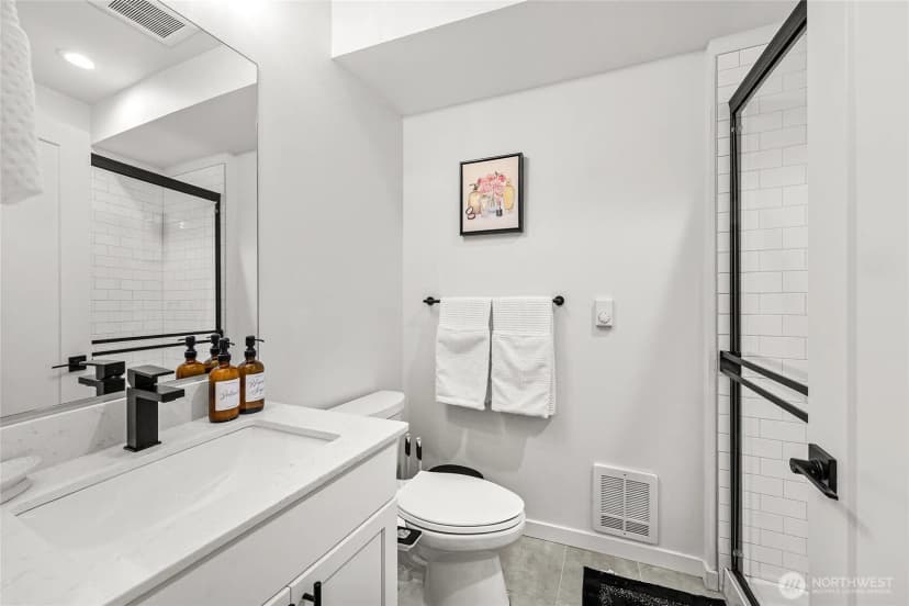 Property photo for 5240 Brooklyn Avenue #a, Seattle photo 13
