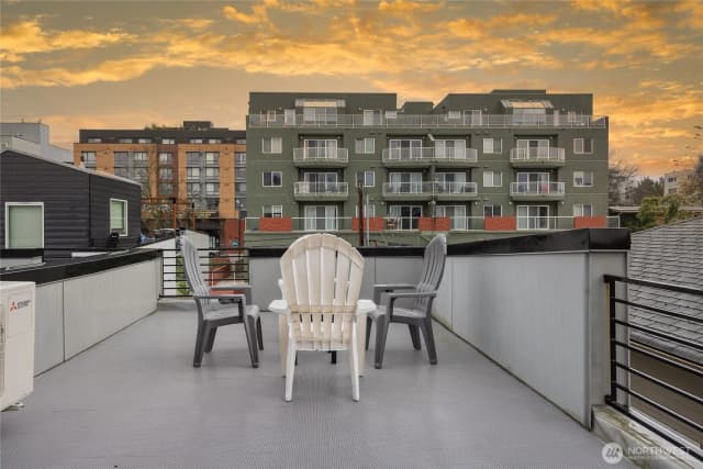 Property photo for 5240 Brooklyn Avenue #a, Seattle photo 5