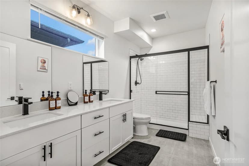 Property photo for 5240 Brooklyn Avenue #a, Seattle photo 14