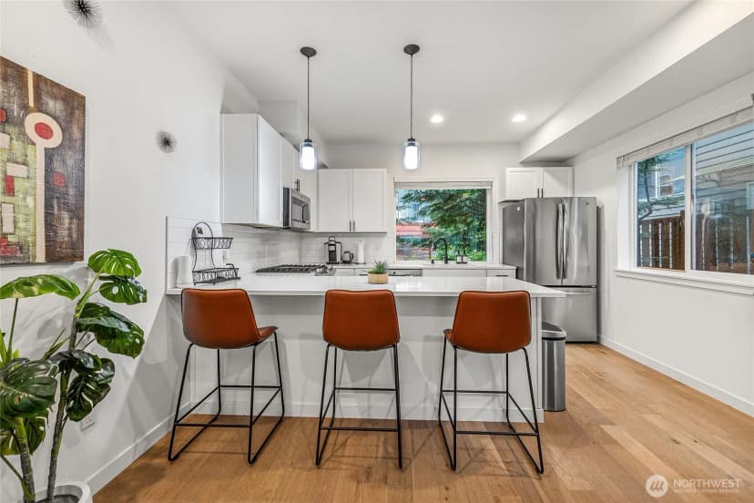 Property photo for 5240 Brooklyn Avenue #a, Seattle photo 6