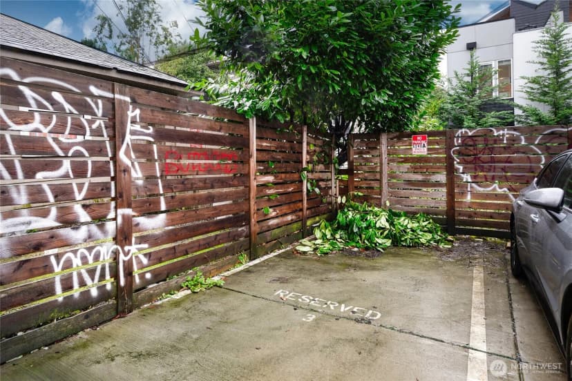 Property photo for 5240 Brooklyn Avenue #a, Seattle photo 25