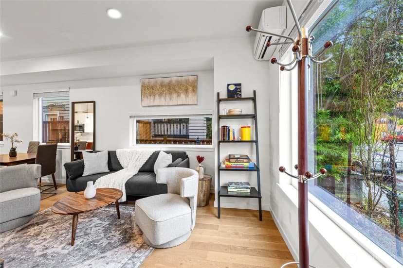 Property photo for 5240 Brooklyn Avenue #a, Seattle photo 10
