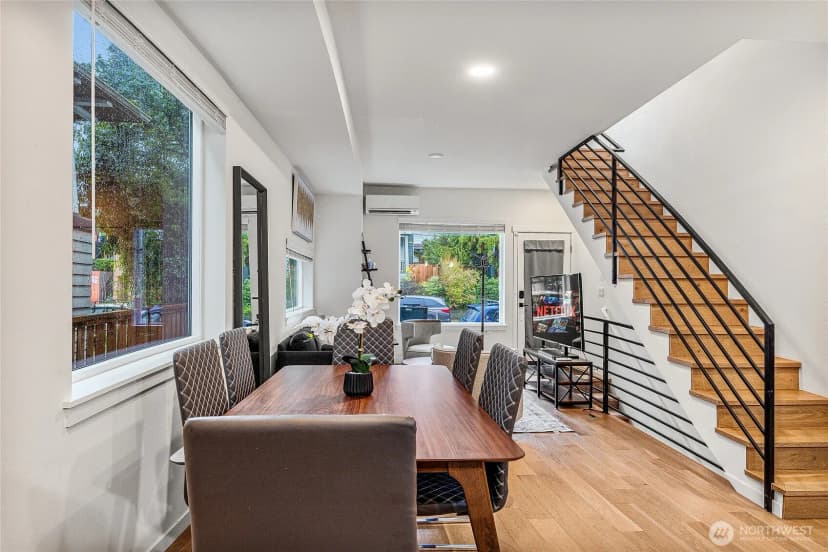 Property photo for 5240 Brooklyn Avenue #a, Seattle photo 3