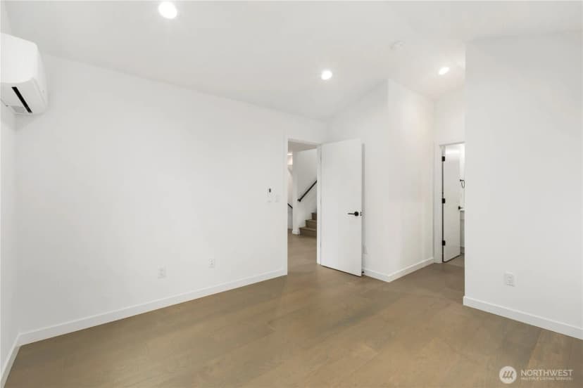 Property photo for 516 N 102nd Street, Seattle photo 11