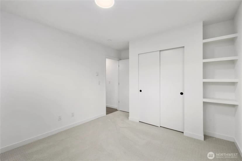 Property photo for 516 N 102nd Street, Seattle photo 4