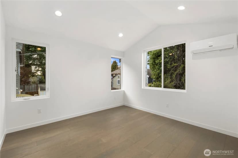 Property photo for 516 N 102nd Street, Seattle photo 9