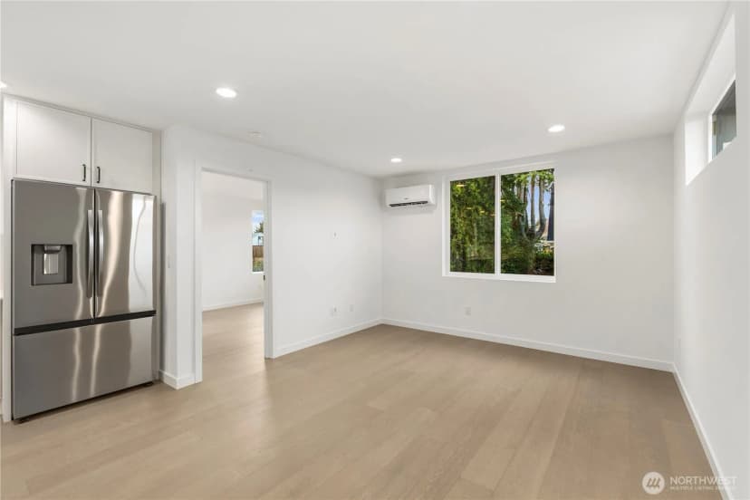 Property photo for 516 N 102nd Street, Seattle photo 6