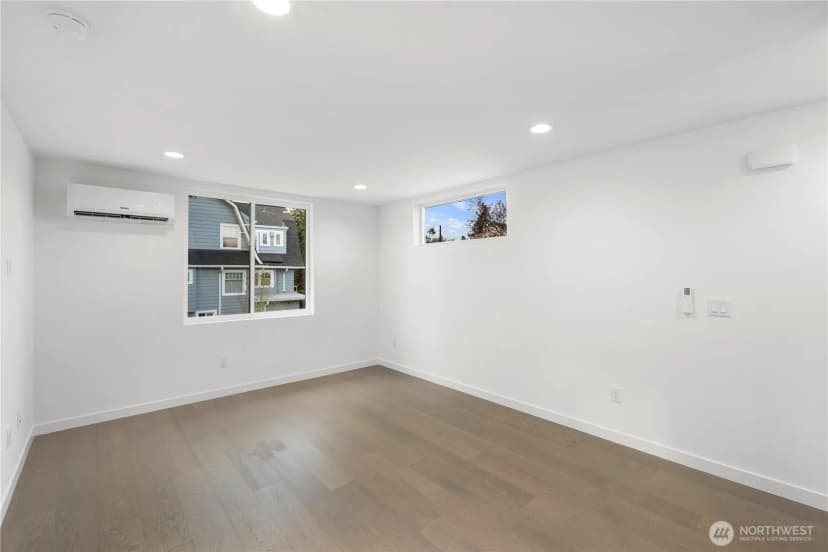 Property photo for 516 N 102nd Street, Seattle photo 8