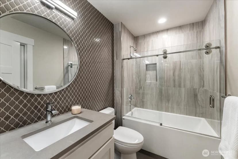 Property photo for 11822 Holmes Point Drive Ne, Kirkland photo 35