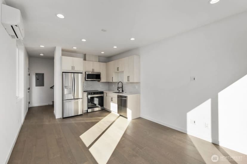 Property photo for 518 N 102nd Street, Seattle photo 8