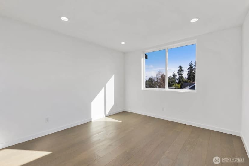 Property photo for 518 N 102nd Street, Seattle photo 11