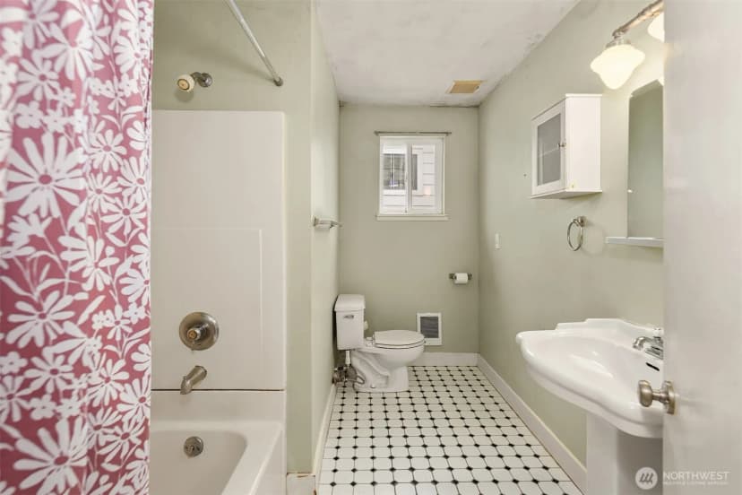 Property photo for 440 26th Avenue E, Seattle photo 22