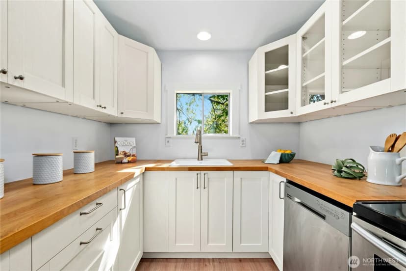 Property photo for 733 N 97th Street, Seattle photo 14