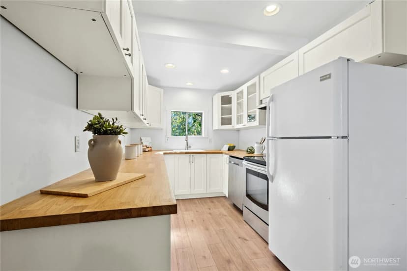 Property photo for 733 N 97th Street, Seattle photo 11