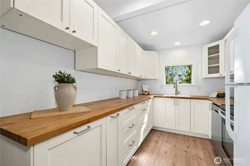 Property photo for 733 N 97th Street, Seattle photo 12