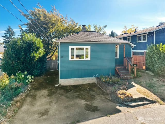 Property photo for 733 N 97th Street, Seattle photo 2