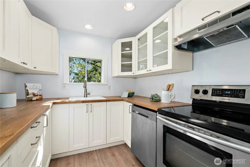 Property photo for 733 N 97th Street, Seattle photo 13