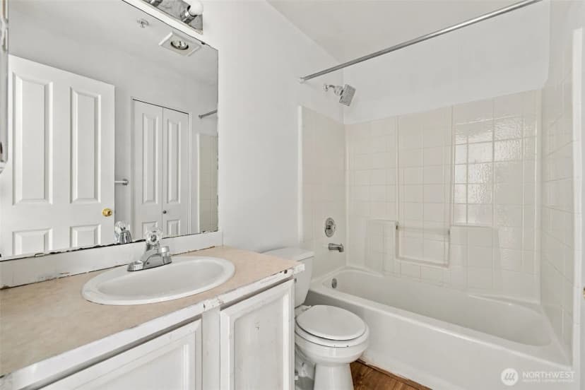 Property photo for 6704 S 239th Place #b102, Kent photo 19