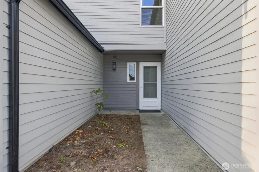 Property photo for 6704 S 239th Place #b102, Kent photo 2
