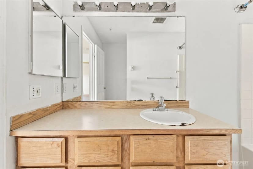 Property photo for 6704 S 239th Place #b102, Kent photo 27