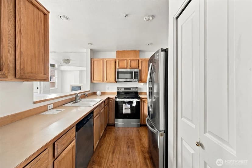 Property photo for 6704 S 239th Place #b102, Kent photo 5
