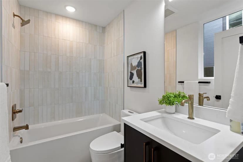 Property photo for 6318 41st Avenue Sw #e5, Seattle photo 12