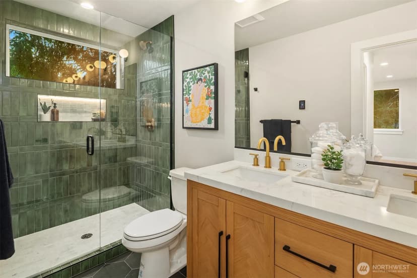 Property photo for 10041 38th Avenue Ne, Seattle photo 16