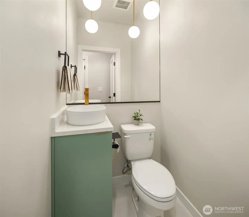Property photo for 10041 38th Avenue Ne, Seattle photo 11