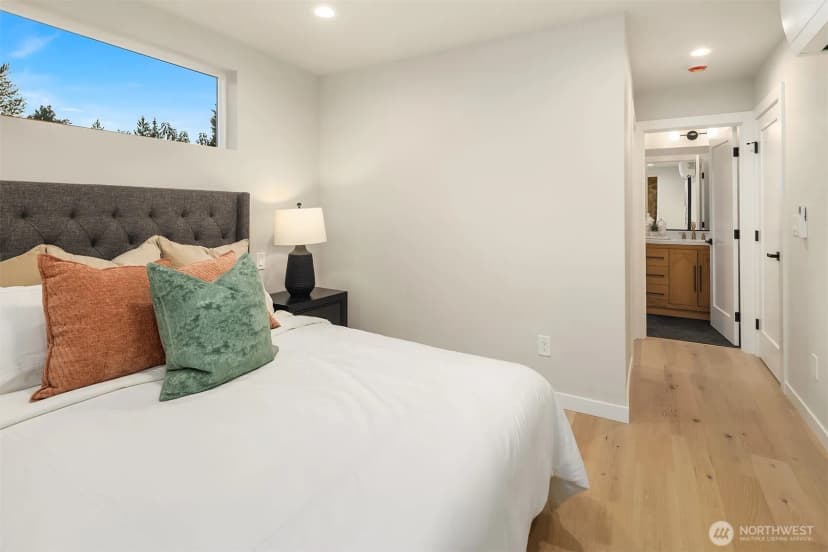 Property photo for 10041 38th Avenue Ne, Seattle photo 13