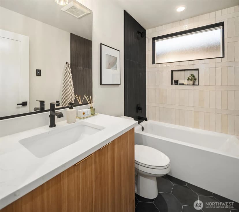 Property photo for 10041 38th Avenue Ne, Seattle photo 15