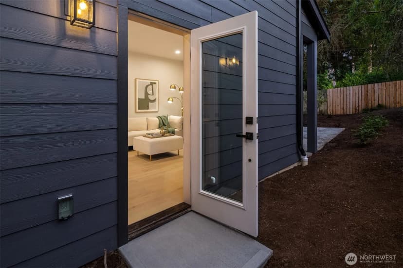 Property photo for 10041 38th Avenue Ne, Seattle photo 20