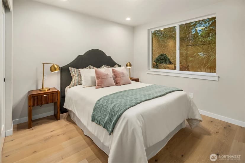 Property photo for 10041 38th Avenue Ne, Seattle photo 14