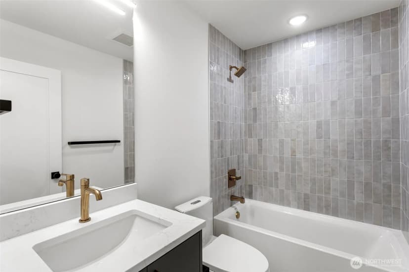 Property photo for 6318 41st Avenue Sw #c3, Seattle photo 11