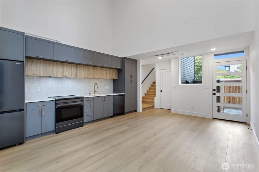 Property photo for 6318 41st Avenue Sw #c3, Seattle photo 4
