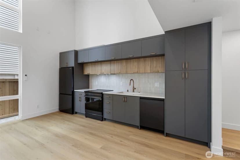 Property photo for 6318 41st Avenue Sw #c3, Seattle photo 7
