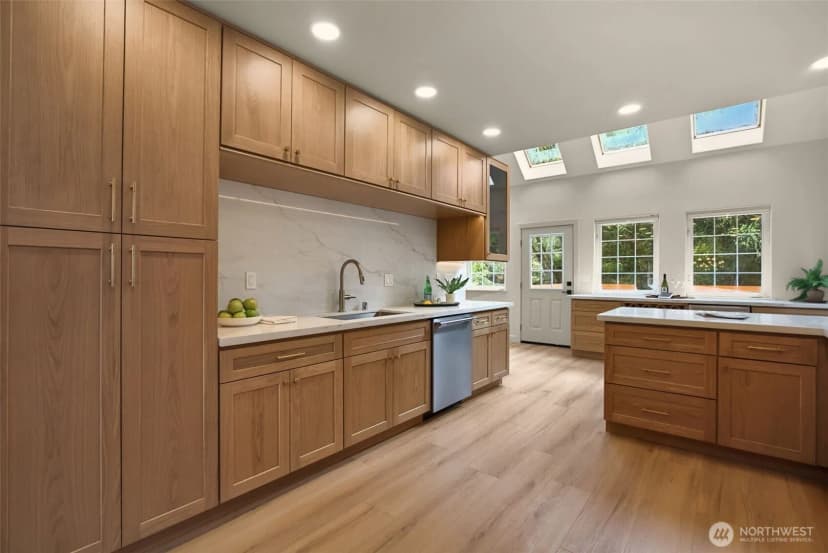 Property photo for 10454 Arrow Point Drive Ne, Bainbridge Island photo 11